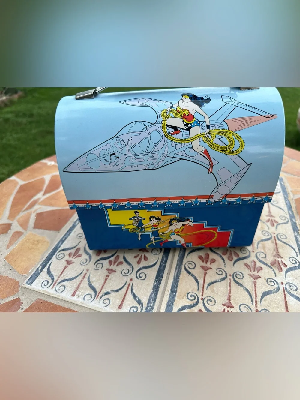 Vandor Wonder Woman lunch boxDomed metal lunchbox